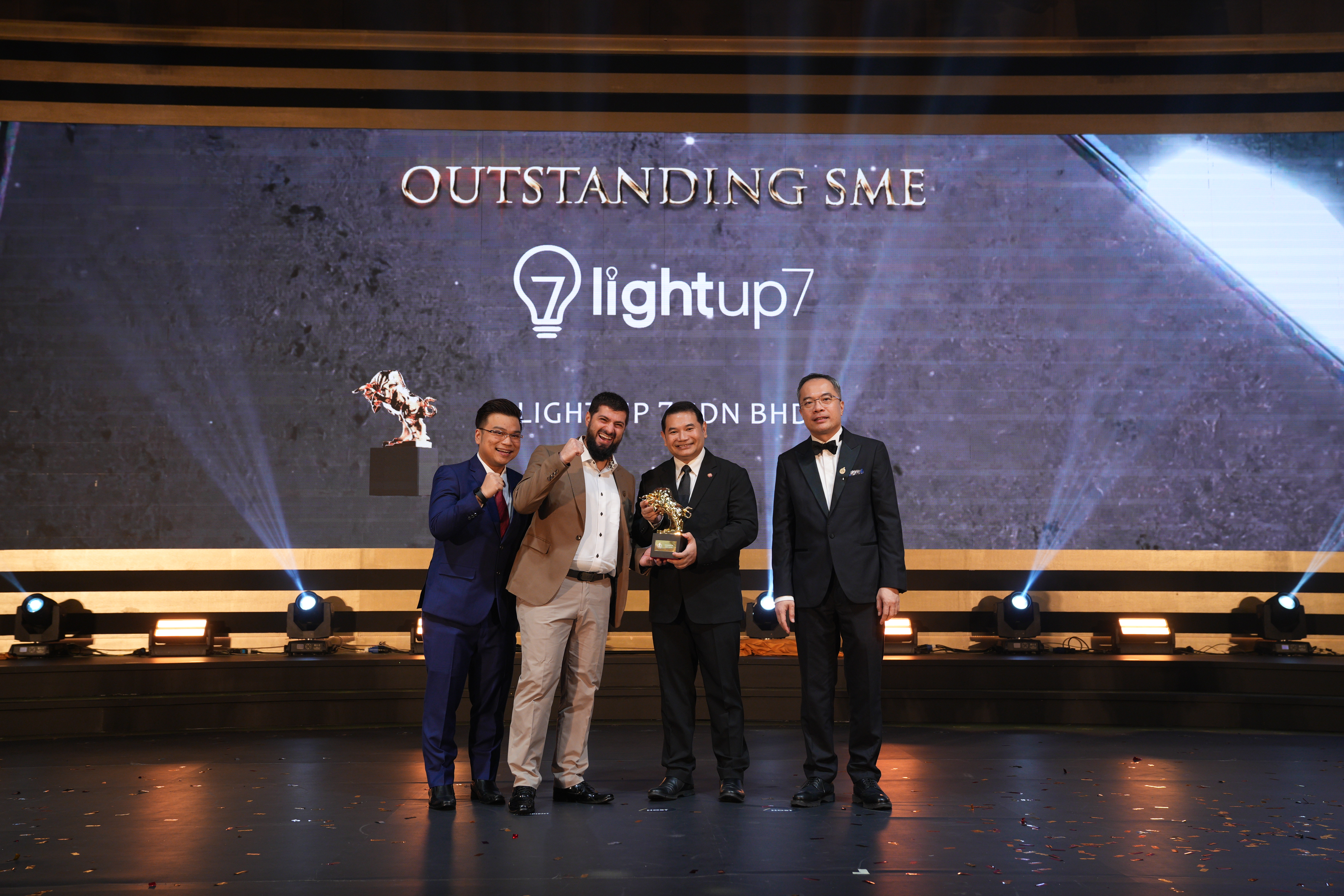 Light Up 7 Wins Outstanding Bull Award at 2024 Golden Bull Awards: A Step Toward Greater Success